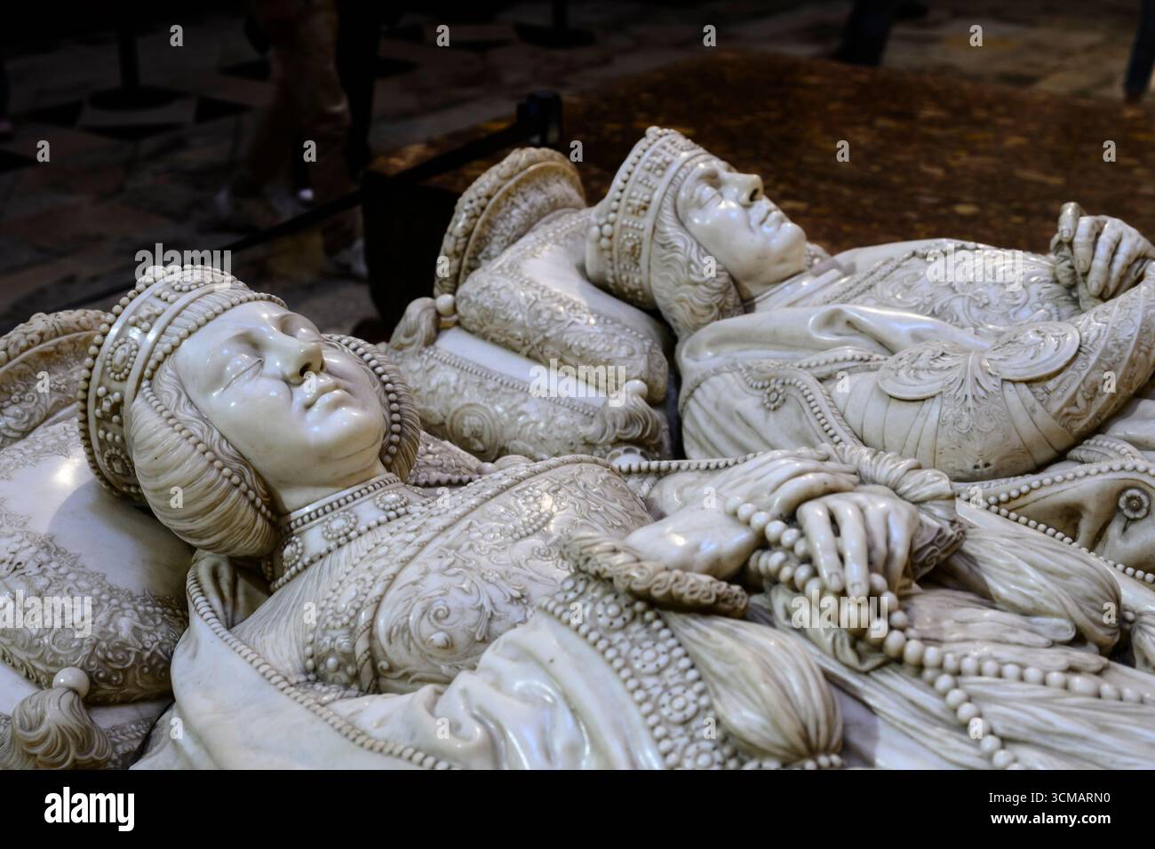 La tomba dei conestabili Pedro Fernández de Velasco e Mencía de Mendozas nella cattedrale di Burgos intorno al 1500. Burgos, Castilla Y Leon, Spagna settentrionale. Foto Stock