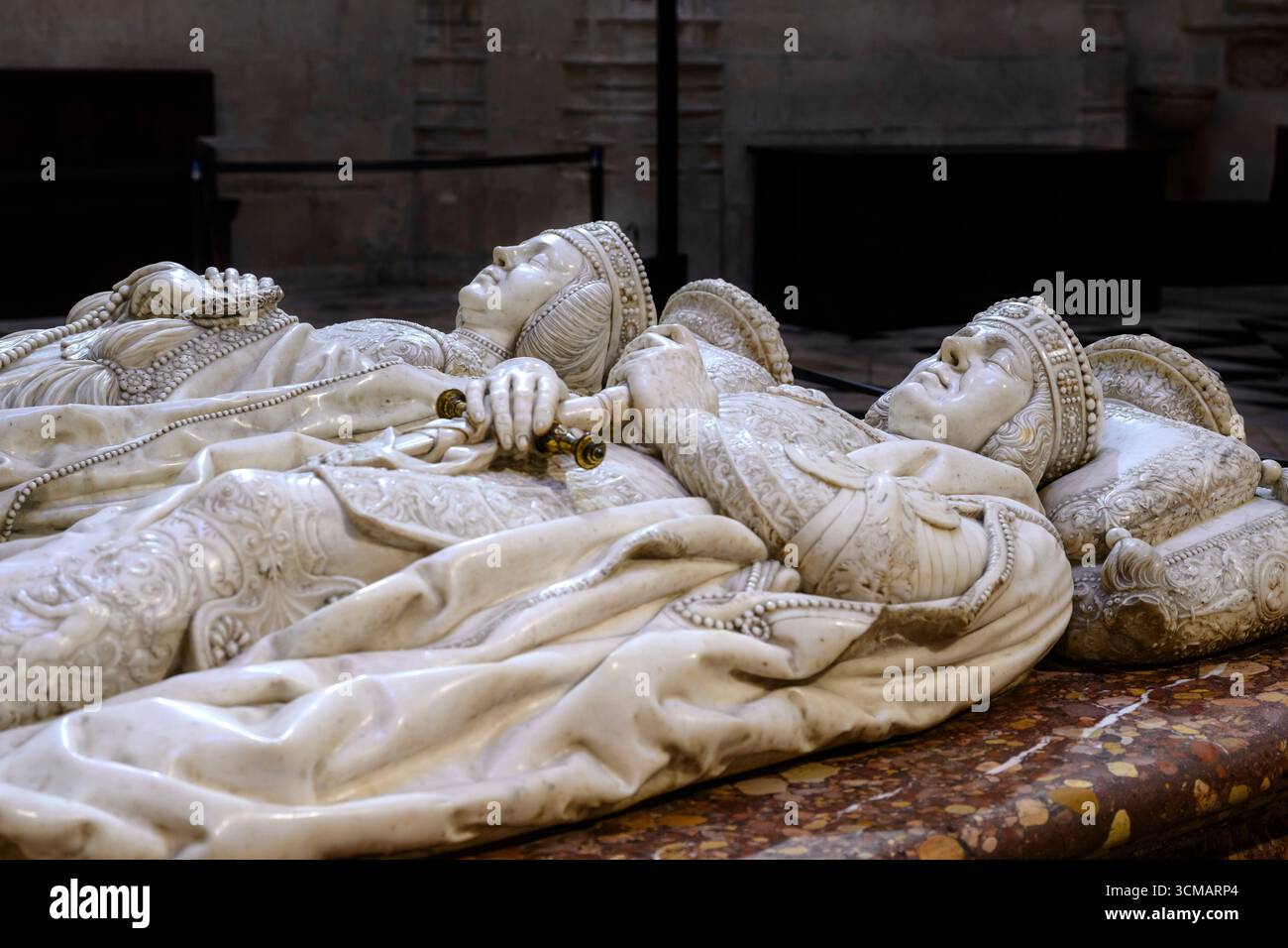 La tomba dei conestabili Pedro Fernández de Velasco e Mencía de Mendozas nella cattedrale di Burgos intorno al 1500. Burgos, Castilla Y Leon, Spagna settentrionale. Foto Stock