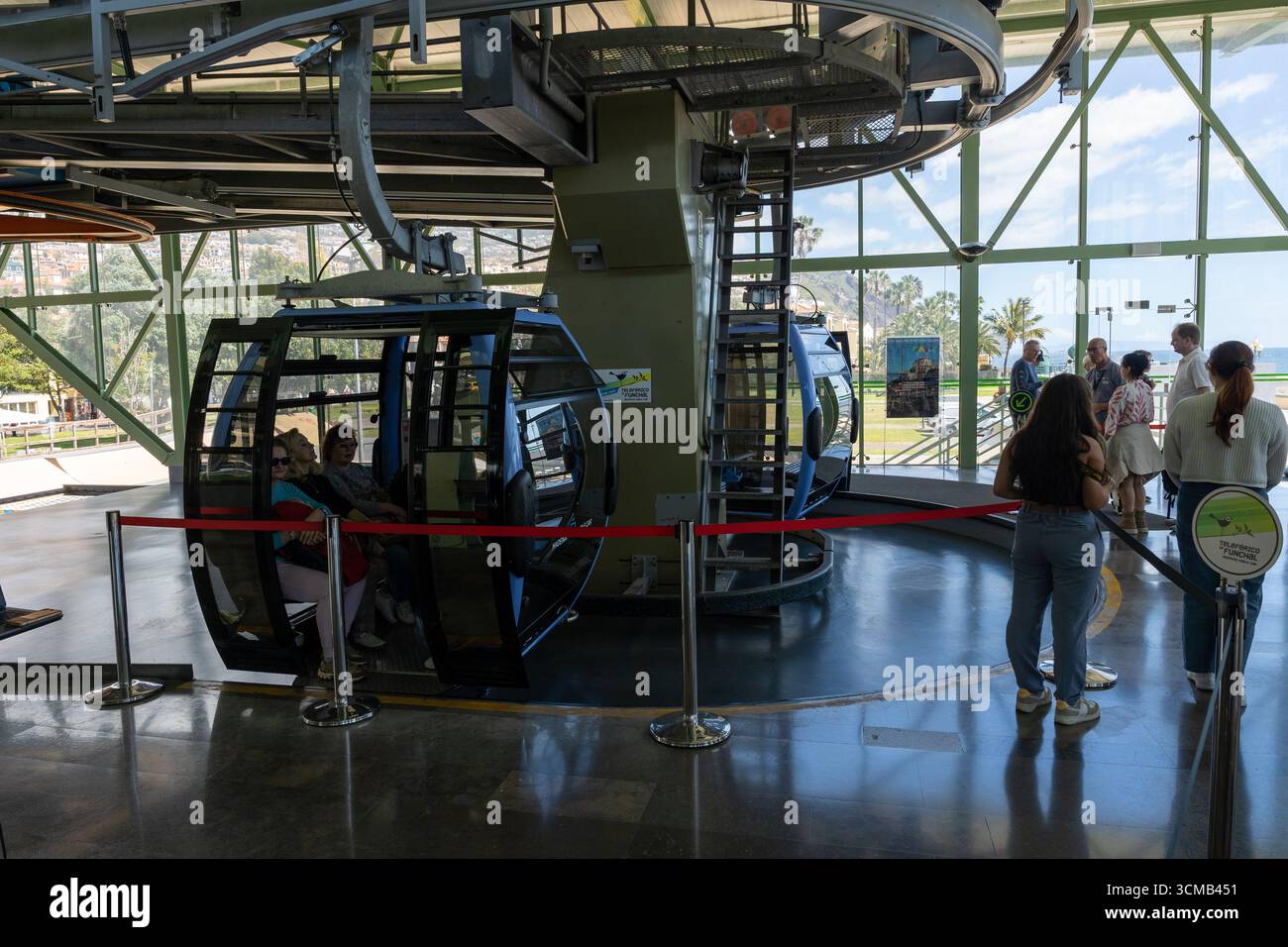 Funchal, Madeira, Portogallo - 03.21.2025: Stazione della funivia di Madeira a Funchal, Madeira, Portogallo Foto Stock