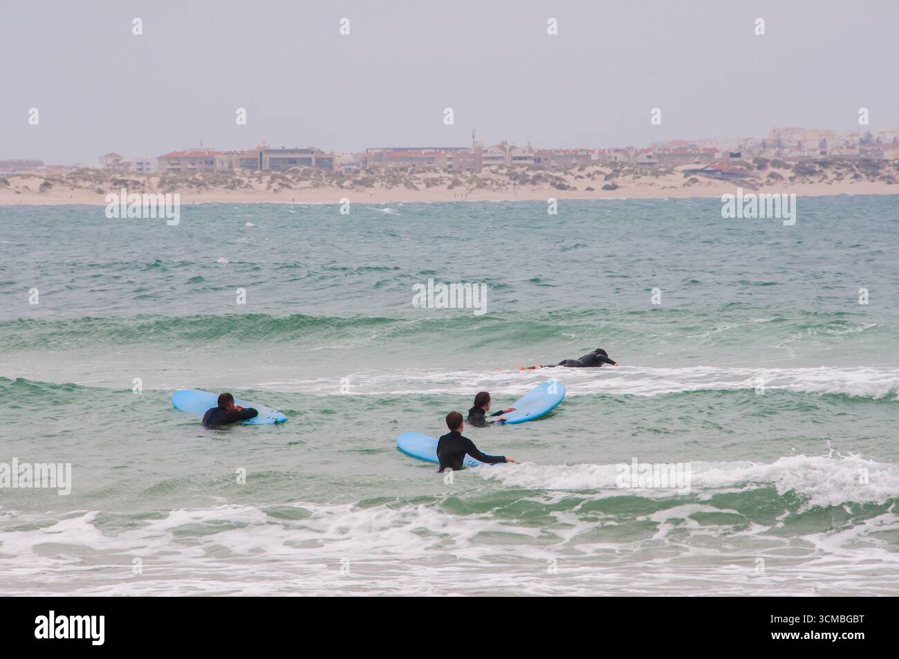 Scuole di surf a Baleal Island, Portogallo Foto Stock
