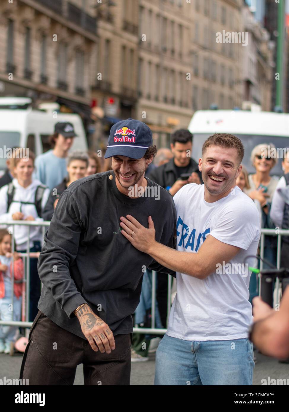 Matthias Dandois e Alexis Jandard dopo la loro esibizione durante "la Fête du Sport" a Parigi Foto Stock