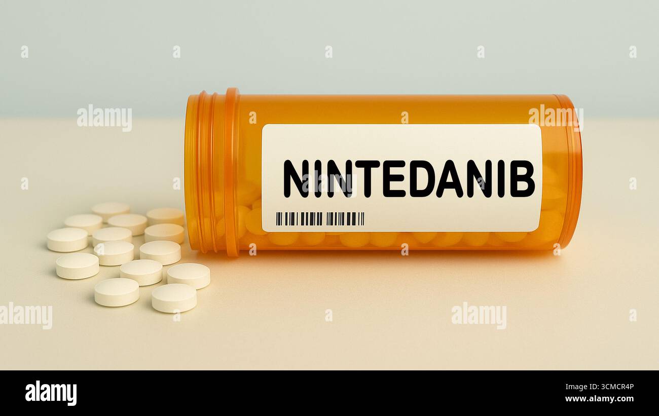 Scatola di compresse DI NINTEDANIB su un tavolo della farmacia ospedaliera usato per trattare la fibrosi polmonare un inibitore della tirosina chinasi. Foto Stock