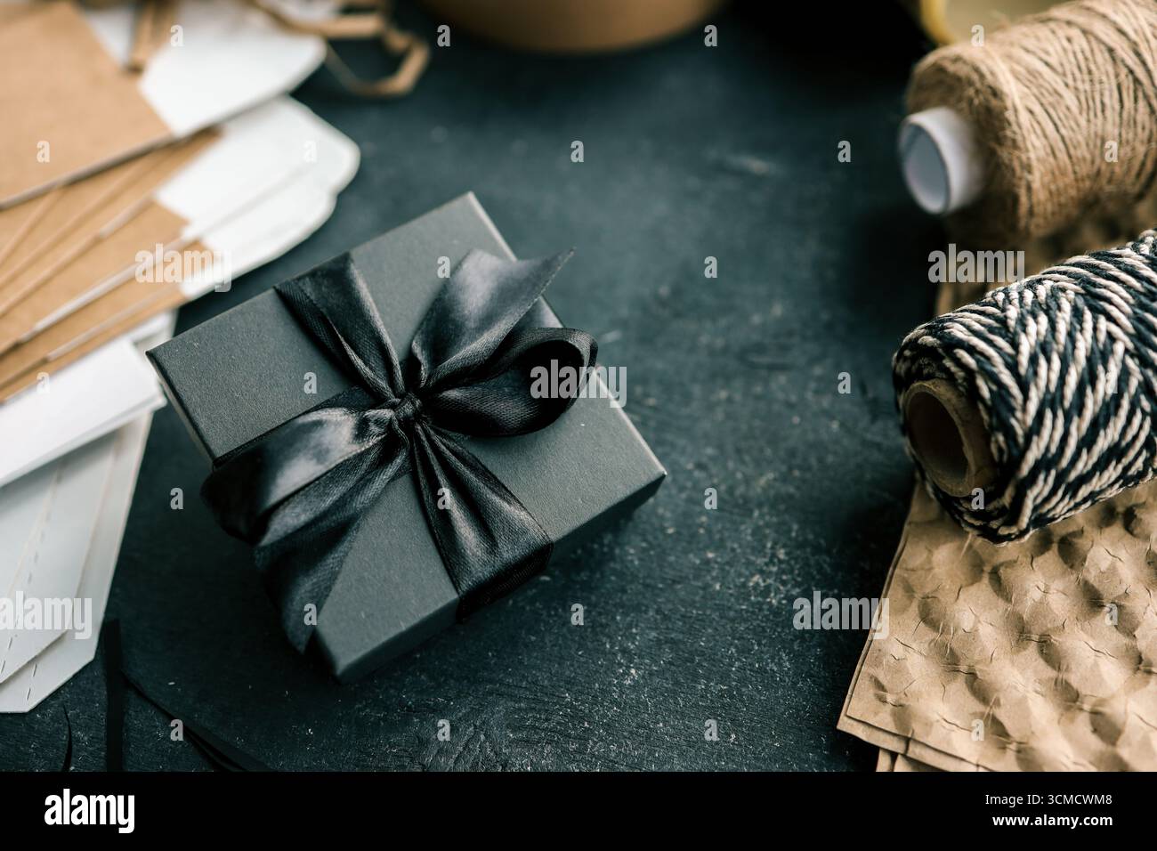 Set di articoli da regalo e da regalo, vista dall'alto. Foto Stock