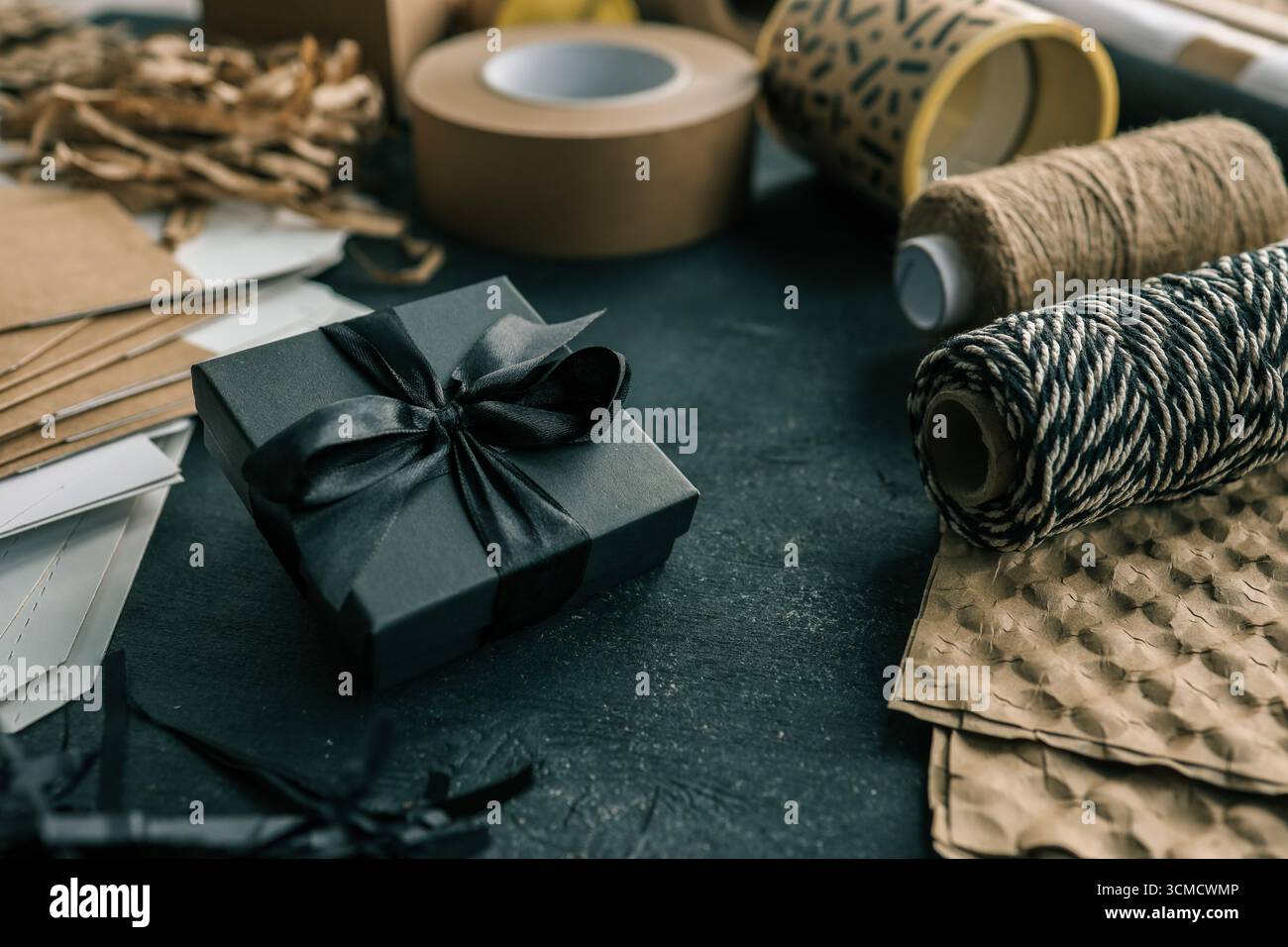 Set di articoli da regalo e da regalo, vista dall'alto. Foto Stock