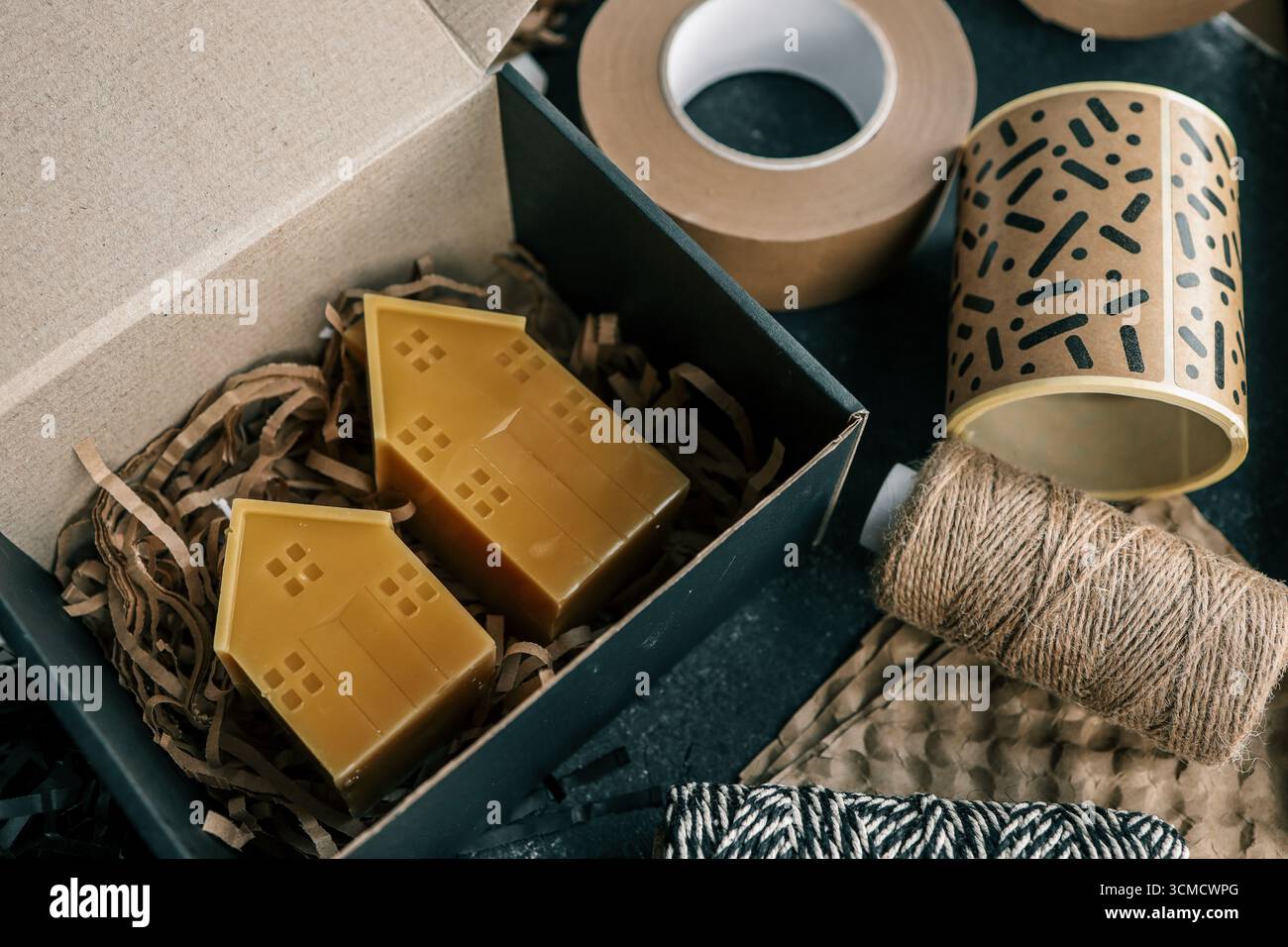 Set di articoli da regalo e da regalo, vista dall'alto. Foto Stock