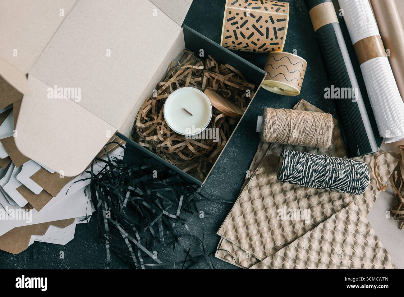 Candela confezionata, prodotto per l'invio di ordini online. Foto Stock