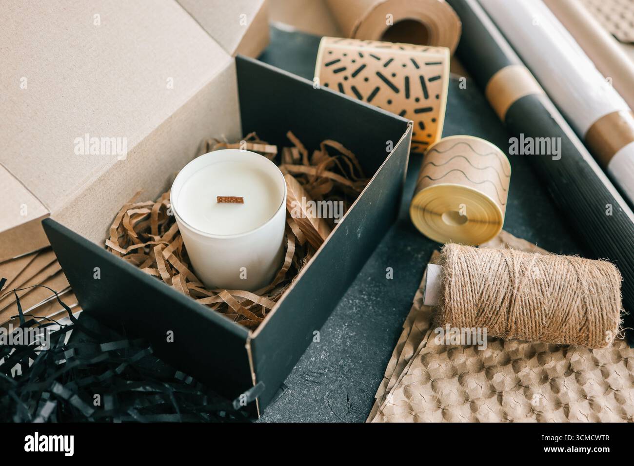 Candela confezionata, prodotto per l'invio di ordini online. Foto Stock