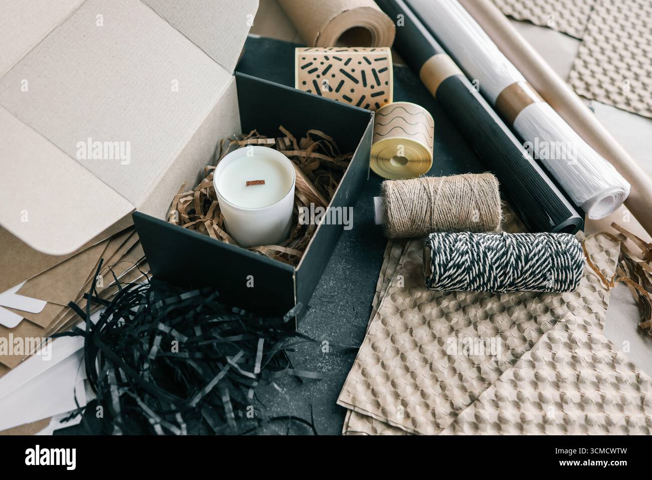 Candela confezionata, prodotto per l'invio di ordini online. Foto Stock