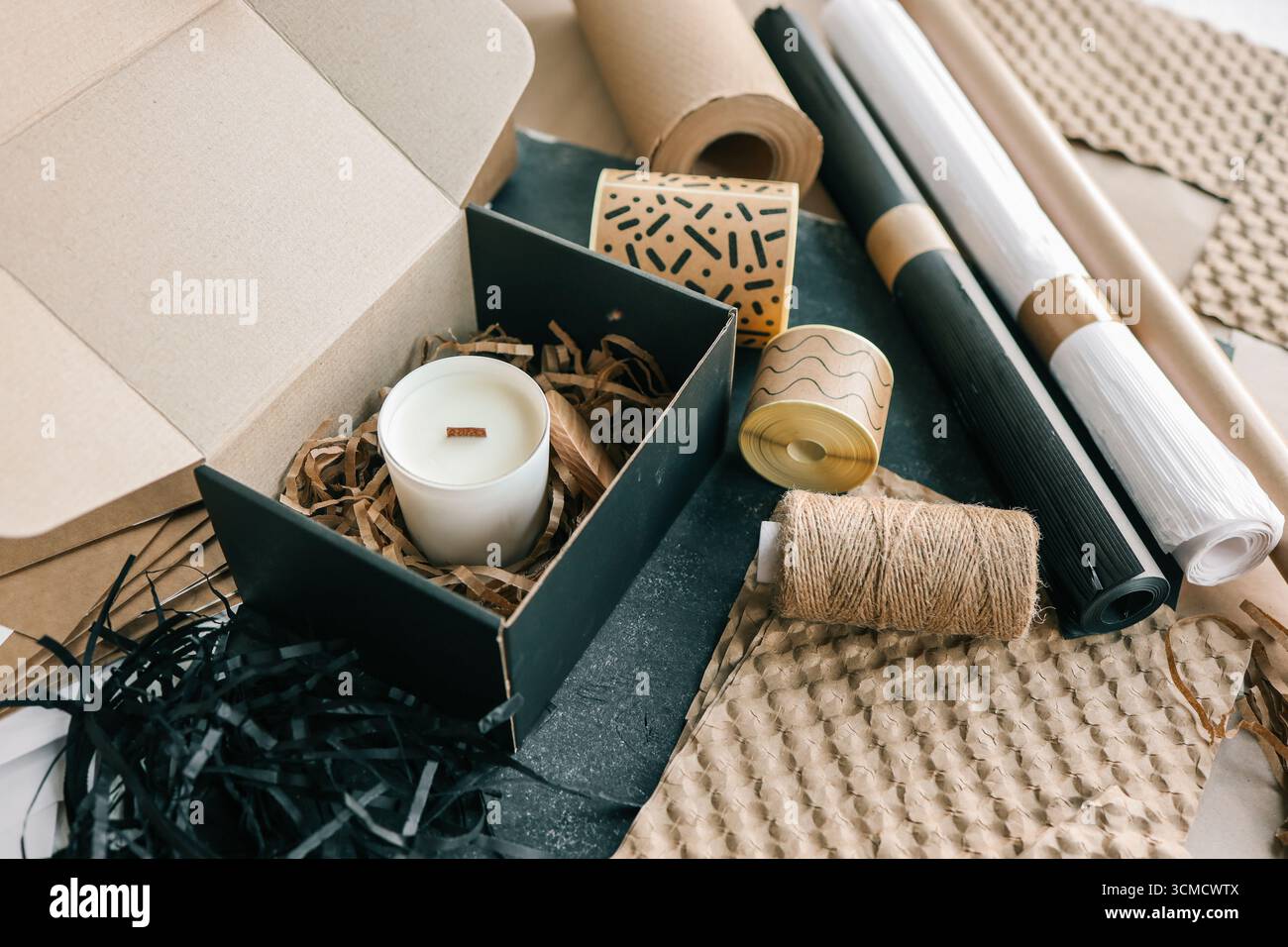 Candela confezionata, prodotto per l'invio di ordini online. Foto Stock