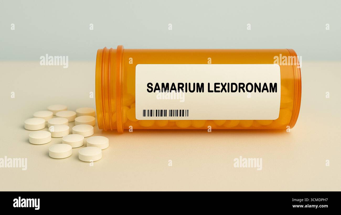 Scatola di compresse DI SAMARIO LEXIDRONAM su un tavolo della farmacia ospedaliera usato per trattare il dolore osseo dal cancro a radiofarmaco. Foto Stock