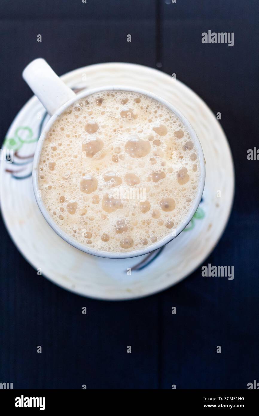 Una tazza di tark servito in un ristorante malese a Cebu, Filippine Foto Stock