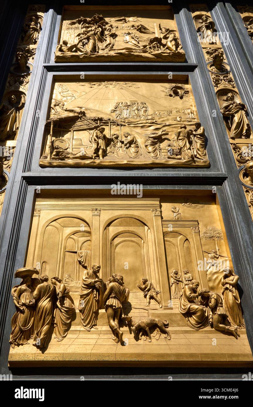Isacco, Esaù e Giacobbe, la porta in bronzo o porta del Paradiso di Lorenzo Ghilberti, il Battistero di San Giovanni, la Cattedrale di Santa Maria del Fiore, il Du Foto Stock