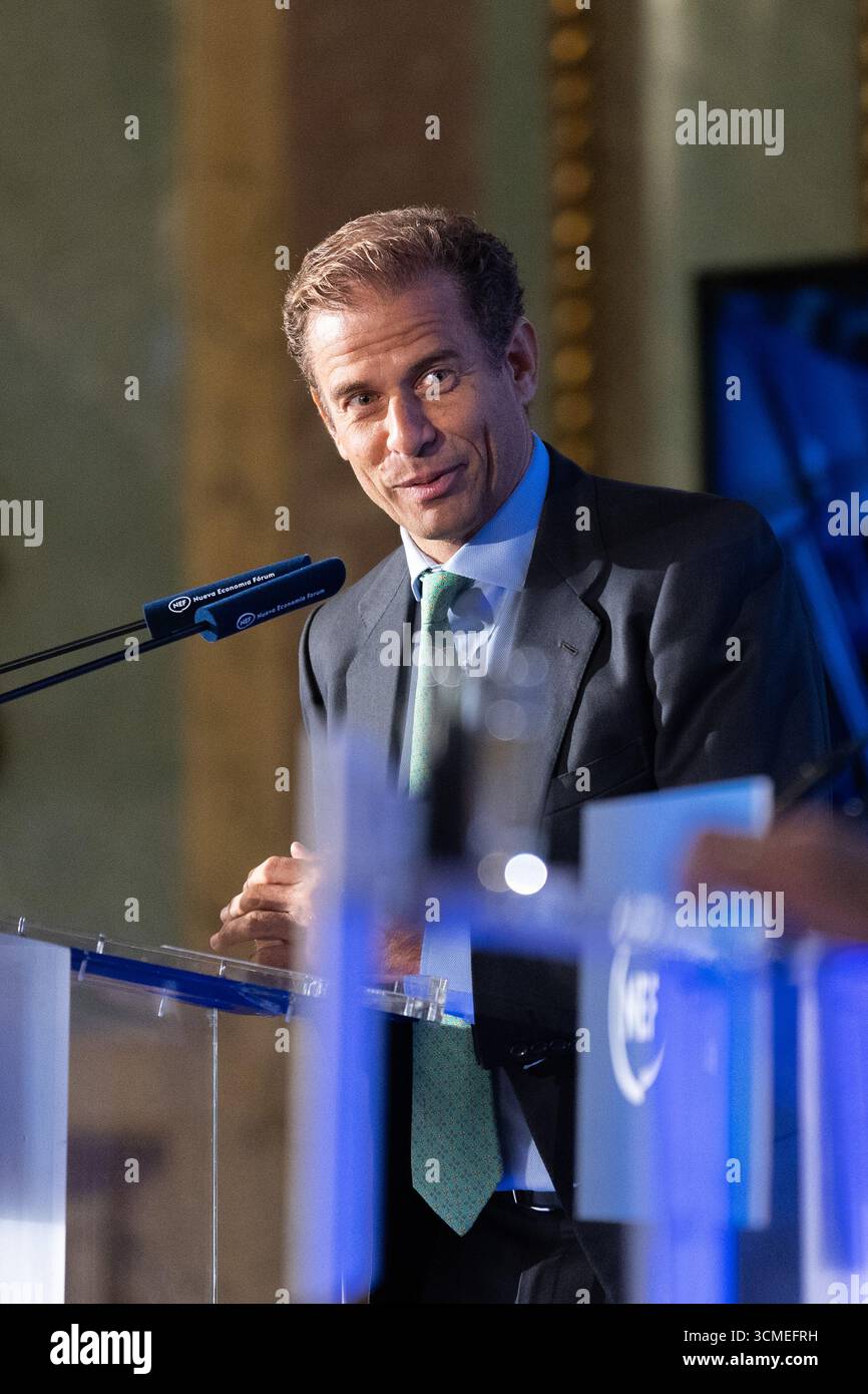 Madrid, Madrid, Spagna. 16 settembre 2025. ARTURO GUILLEN, co-fondatore e presidente della WOWfc (una piattaforma di arti marziali miste per MMA), si esibisce a Madrid insieme al campione UFC Topuria. (Credit Image: © Ignacio Lopez Isasmendi/ZUMA Press Wire) SOLO PER USO EDITORIALE! Non per USO commerciale! Crediti: ZUMA Press, Inc./Alamy Live News Foto Stock