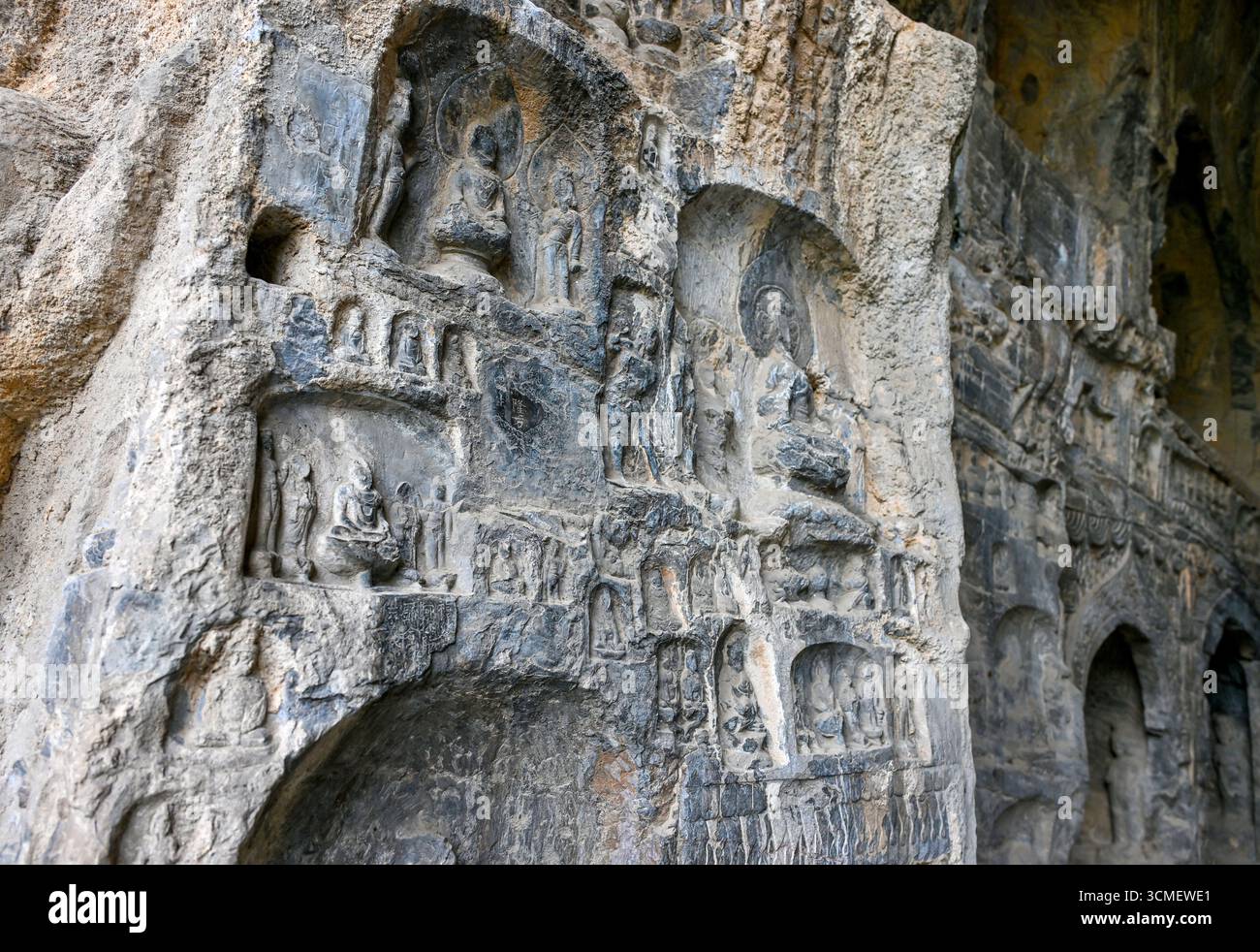 Grotte di Longmen, patrimonio culturale dell'umanità nella città di Luoyang, provincia di Henan Foto Stock