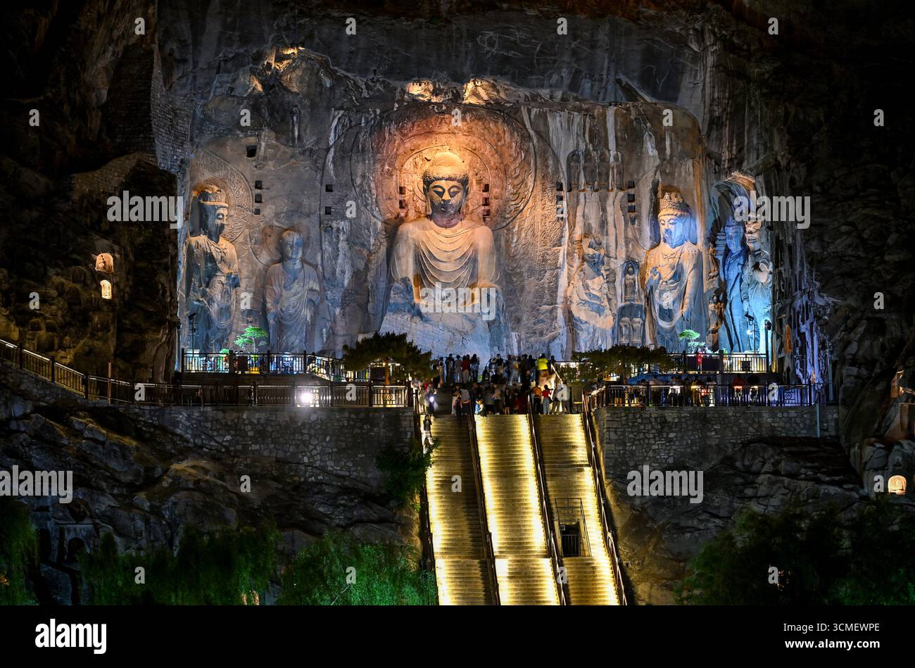 Grotte di Longmen, patrimonio culturale dell'umanità nella città di Luoyang, provincia di Henan Foto Stock