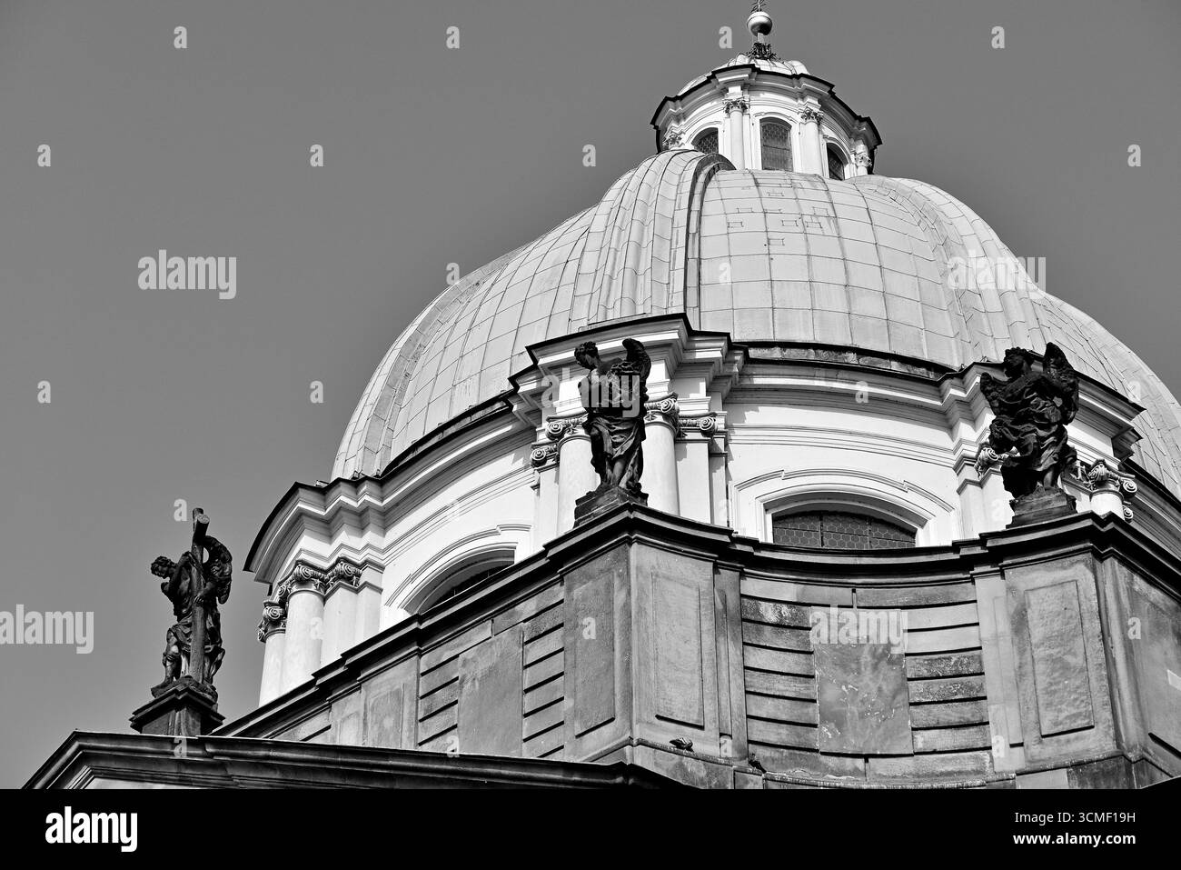 Chiesa di San Francesco Seraph di Assisi in Piazza Krizovnicke vicino al Ponte Carlo a Praga, Repubblica Ceca, il 19 settembre 2024 Foto Stock