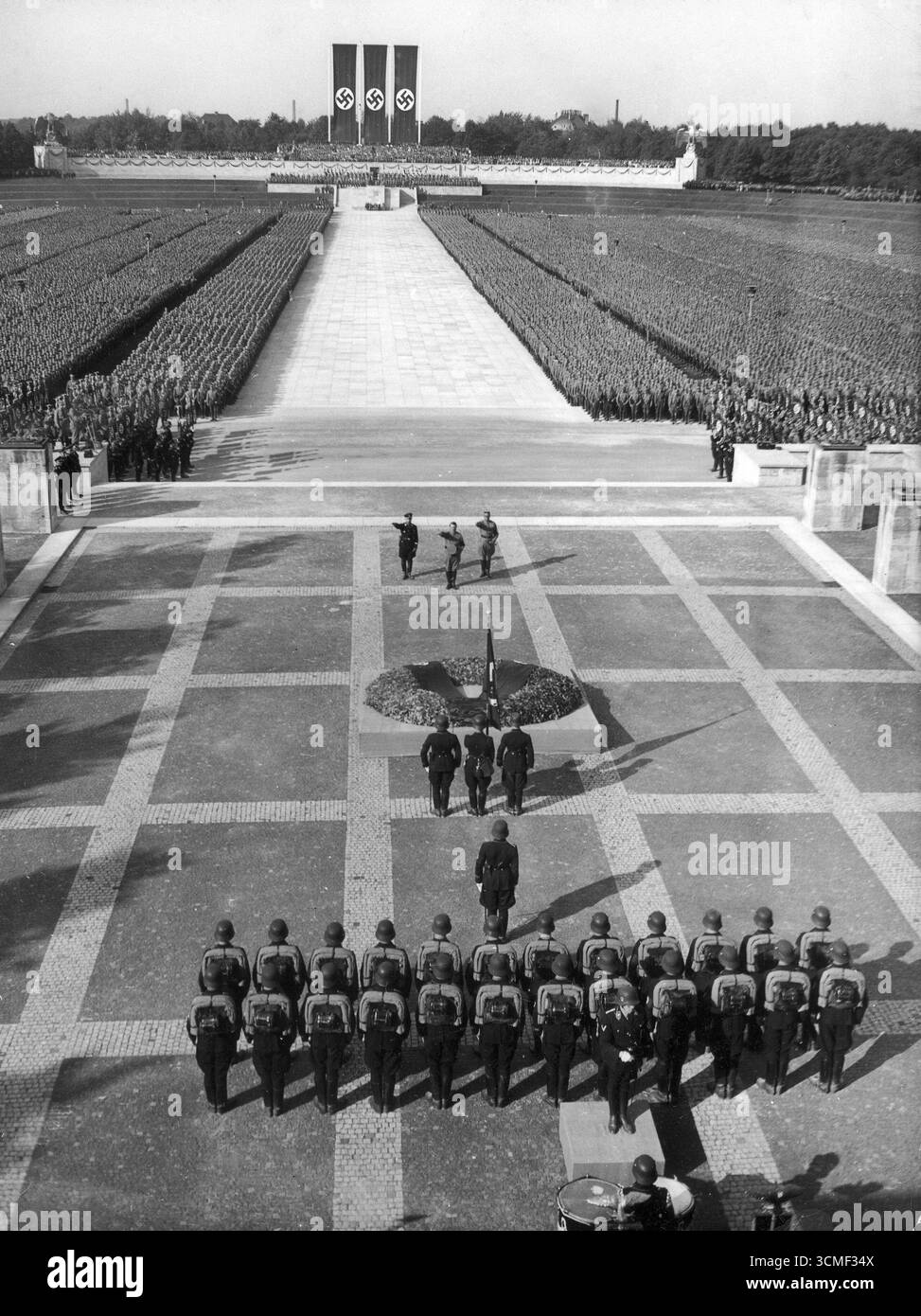 Parteitag del NSDAP (Partito Nazionalsocialista tedesco dei lavoratori) di Norimberga. Adolf Hitler che fa il saluto nazista. 1934 Foto Stock