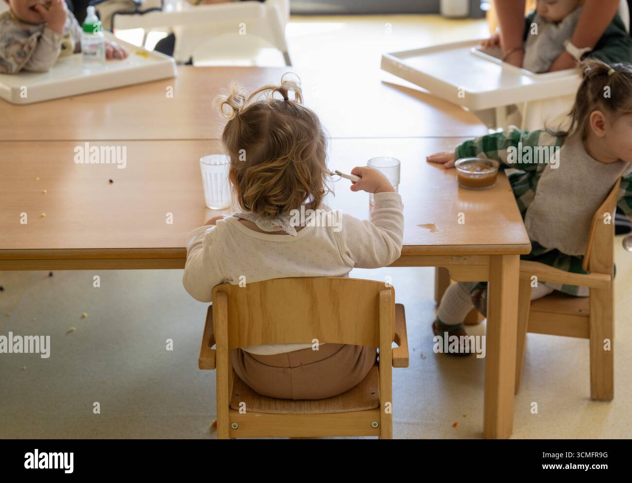 Vieilles-Forges (Francia centro-occidentale): Illustrazione, asilo nido, prima infanzia, assistenza all'infanzia "Les Bambins d'Aunis", associazione di genitori che offre bambini Foto Stock