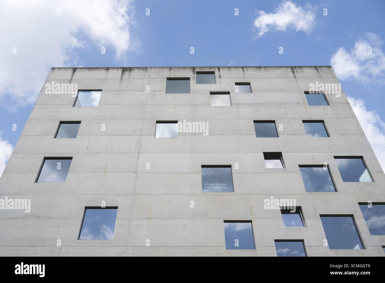 Edificio SANAA, Università delle Arti Folkwang, Quadrat, Zeche Zollverein, Essen, Ruhr area, Renania settentrionale-Vestfalia, Germania Foto Stock
