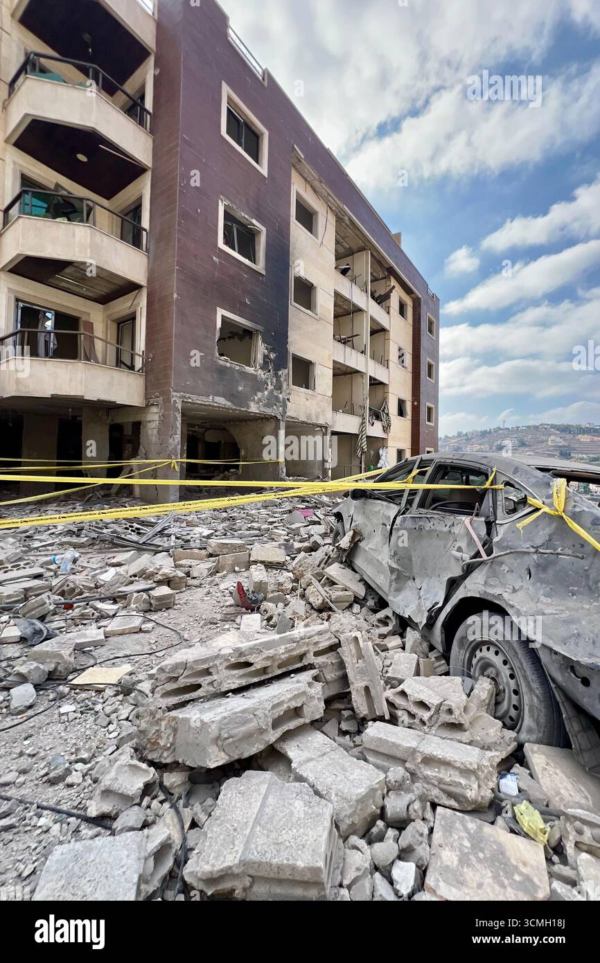 (250916) -- NABATIEH, 16 settembre 2025 (Xinhua) -- questa foto scattata il 16 settembre mostra un edificio attaccato dalle forze israeliane a Nabatieh, nel sud del Libano. L'esercito israeliano ha dichiarato lunedì scorso di aver colpito un sito di comando di Hezbollah nel sud del Libano, poiché le tensioni transfrontaliere persistono nonostante un cessate il fuoco. (Foto di Ali Hashisho/Xinhua) Foto Stock