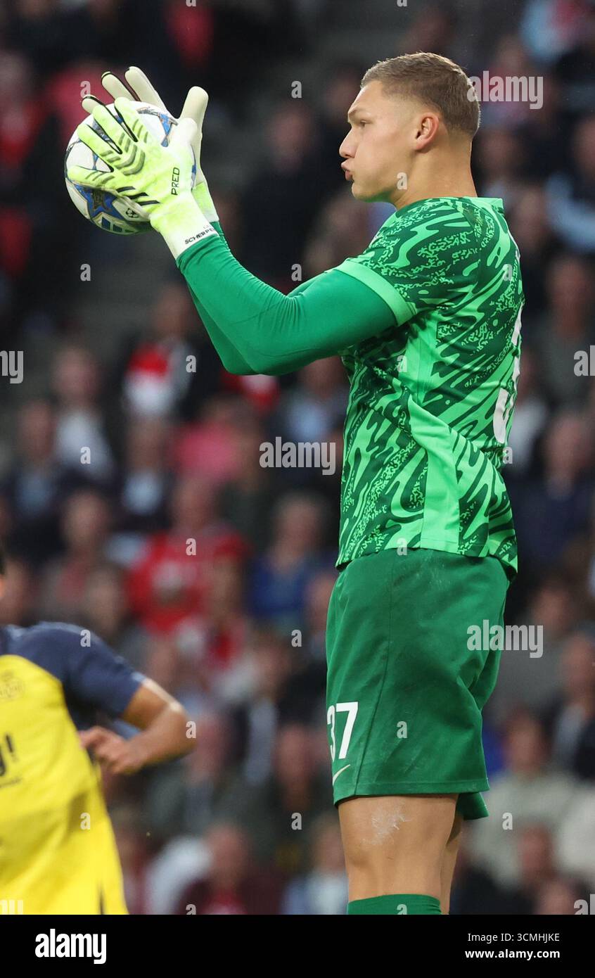 Eindhoven, Paesi Bassi. 16 settembre 2025. Il portiere del sindacato Kjell Scherpen, raffigurato in azione durante una partita di calcio tra la squadra olandese PSV Eindhoven e la squadra belga Royale Union Saint-Gilloise, a Eindhoven, Paesi Bassi, martedì 16 settembre 2025, il giorno di apertura della fase di campionato del torneo UEFA Champions League. BELGA PHOTO VIRGINIE LEFOUR credito: Belga News Agency/Alamy Live News Foto Stock