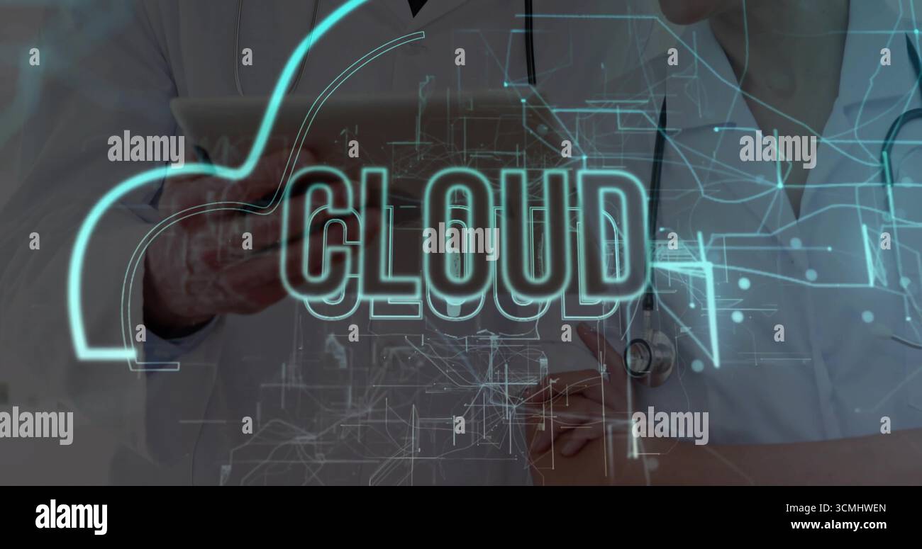 Visualizzazione dell'interfaccia di rete CLOUD olografica in ufficio medico, con tablet e stetoscopi Foto Stock