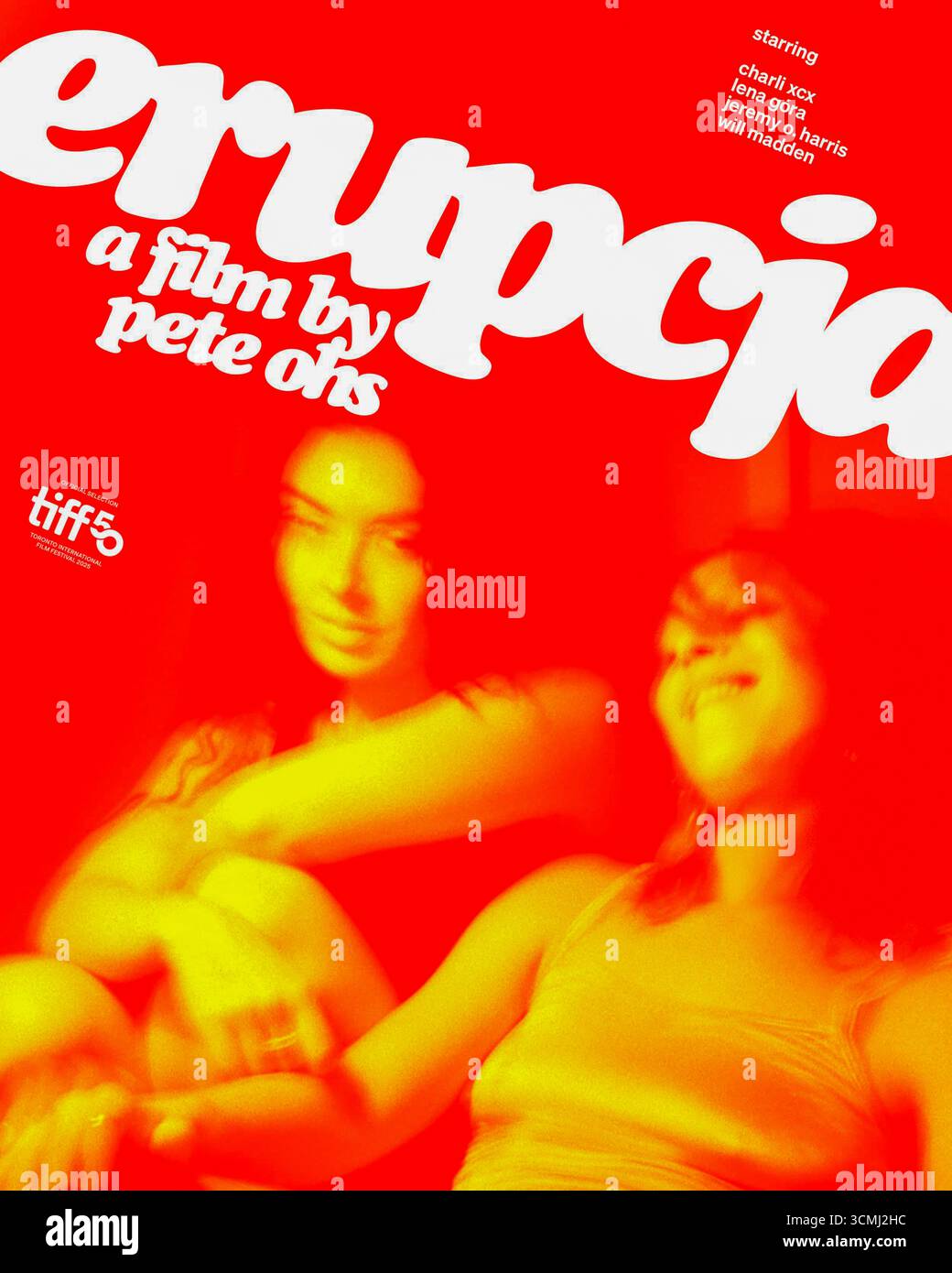 Erupcja (2025) diretto da Pete OHS e interpretato da Charli XCX nel ruolo di un turista britannico la cui chimica combustibile con un fiorista polacco, interpretata da Lena Góra, crea un'affascinante cartolina di sincronicità saffica ed energia indie. SOLO PER USO EDITORIALE del poster pubblicitario del Toronto International Film Festival. Credito: BFA / Magnify Foto Stock