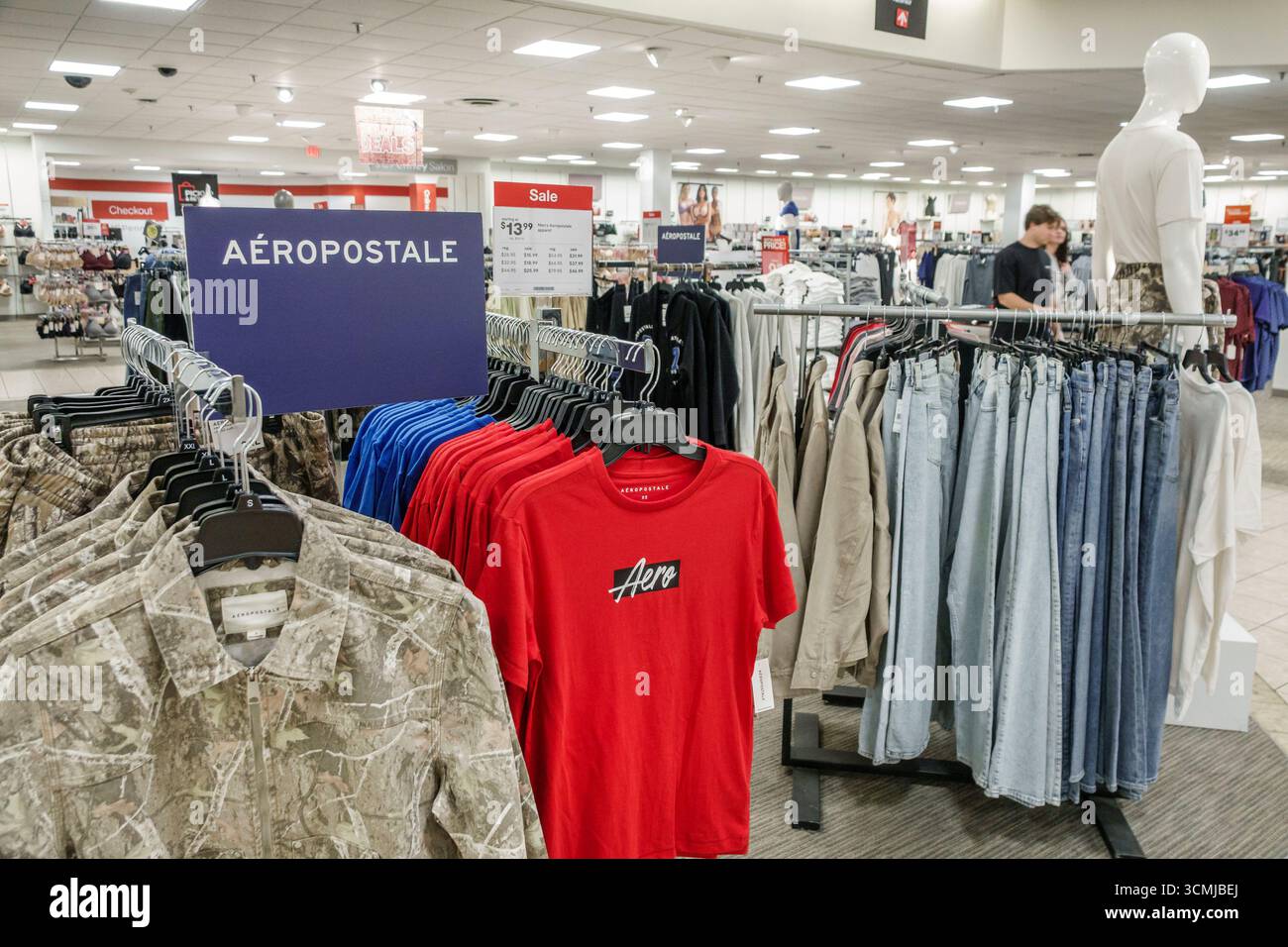 Aventura Mall Miami Florida, negozi interni, J.. C. grandi magazzini JC Penney's, sezione esposizione abbigliamento Aeropostale, marchio visibile, t. Rosso Foto Stock