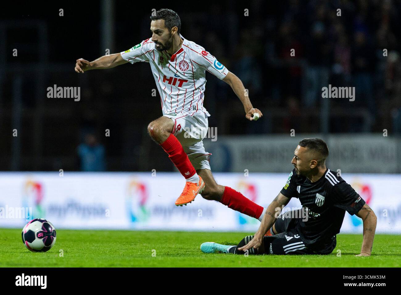 Rafael Garcia (fortuna K?ln, 10), Stipe Batarilo (1. FC Bocholt, 8). Regionalliga West, fortuna K'ln - 1. FC Bocholt, 8. Spieltag, AM 16.09.2025, S?dstadion, K?ln Foto Stock