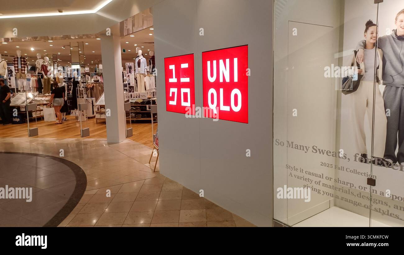 Toronto, ON, Canada - 14 settembre 2025: Visualizza sul cartello della società uni Qlo Foto Stock