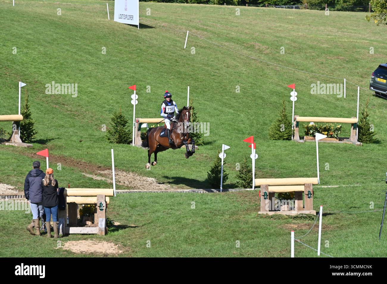 Gaspar Maksud su Billy Debussy Cross Country Phase del CCI-S YH2* (6YO) Competition, Cornbury Horse Trials 2025, Charlbury, Oxfordshire Foto Stock