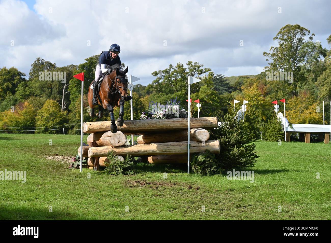 Andrew James on Hugo Boss, Cross Country Phase of the CCI-S YH2* (6YO) Competition, Cornbury Horse Trials 2025, Charlbury, Oxfordshire Foto Stock