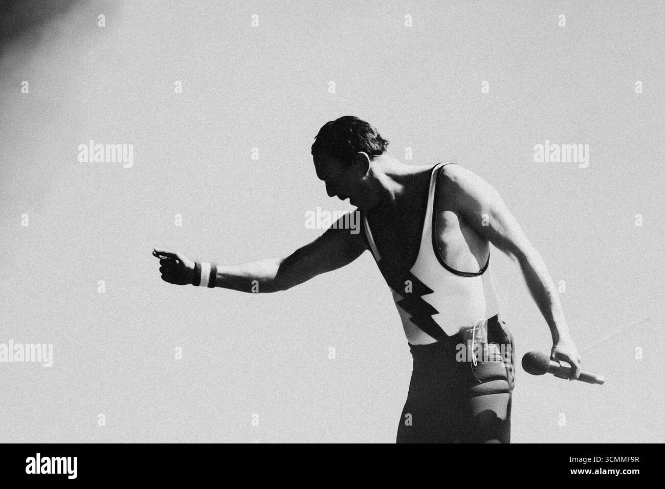 One Night of Queen in concerto alla Zénith cncert Hall di Digione il 5 gennaio 2025. Spettacolo tributo a Queen con Gary Mullen e le opere Foto Stock