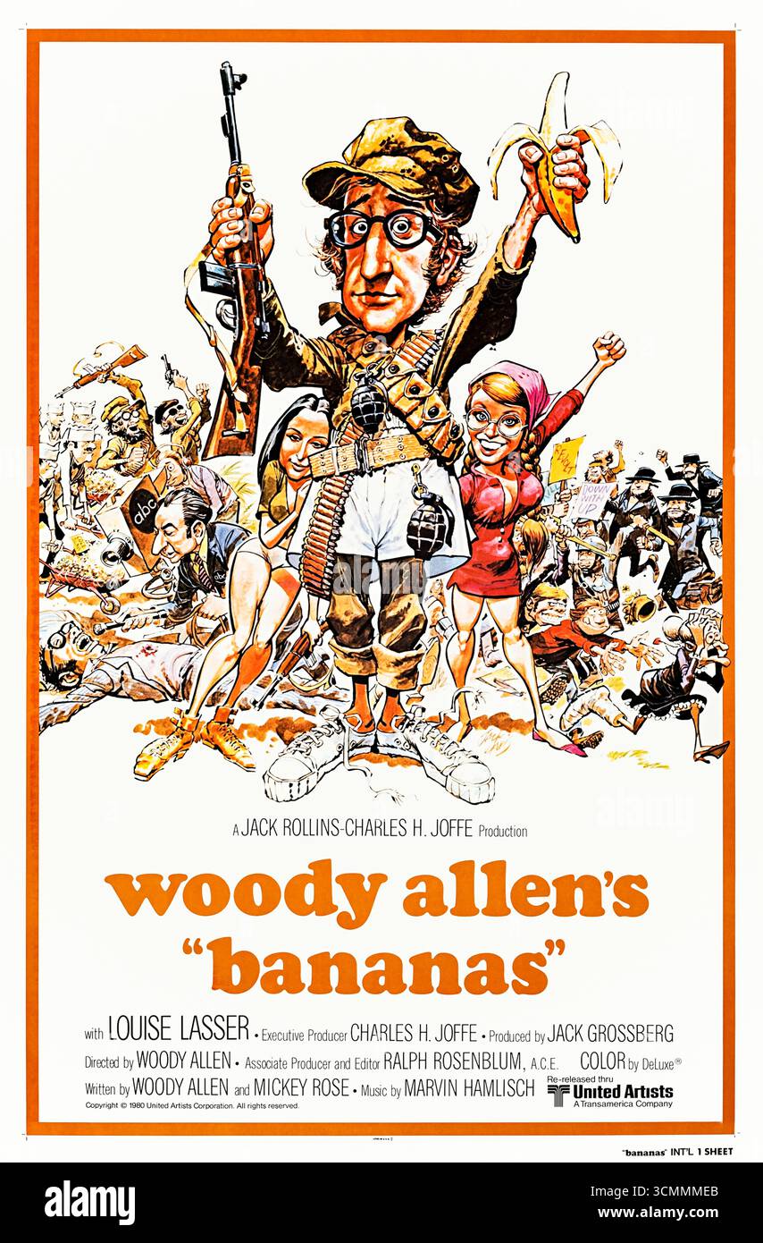 Bananas (1971), diretto da Woody Allen e interpretato da Woody Allen, Louise Lasser e Carlos Montalbán. Un newyorkese nevrotico si insinua in una rivoluzione sudamericana mentre cerca di impressionare un attivista politico in questa commedia satirica. Fotografia di un poster originale degli Stati Uniti del 1971 con un foglio contenente opere d'arte di Jack Davis SOLO PER USO EDITORIALE. Crediti: BFA / United Artists Foto Stock