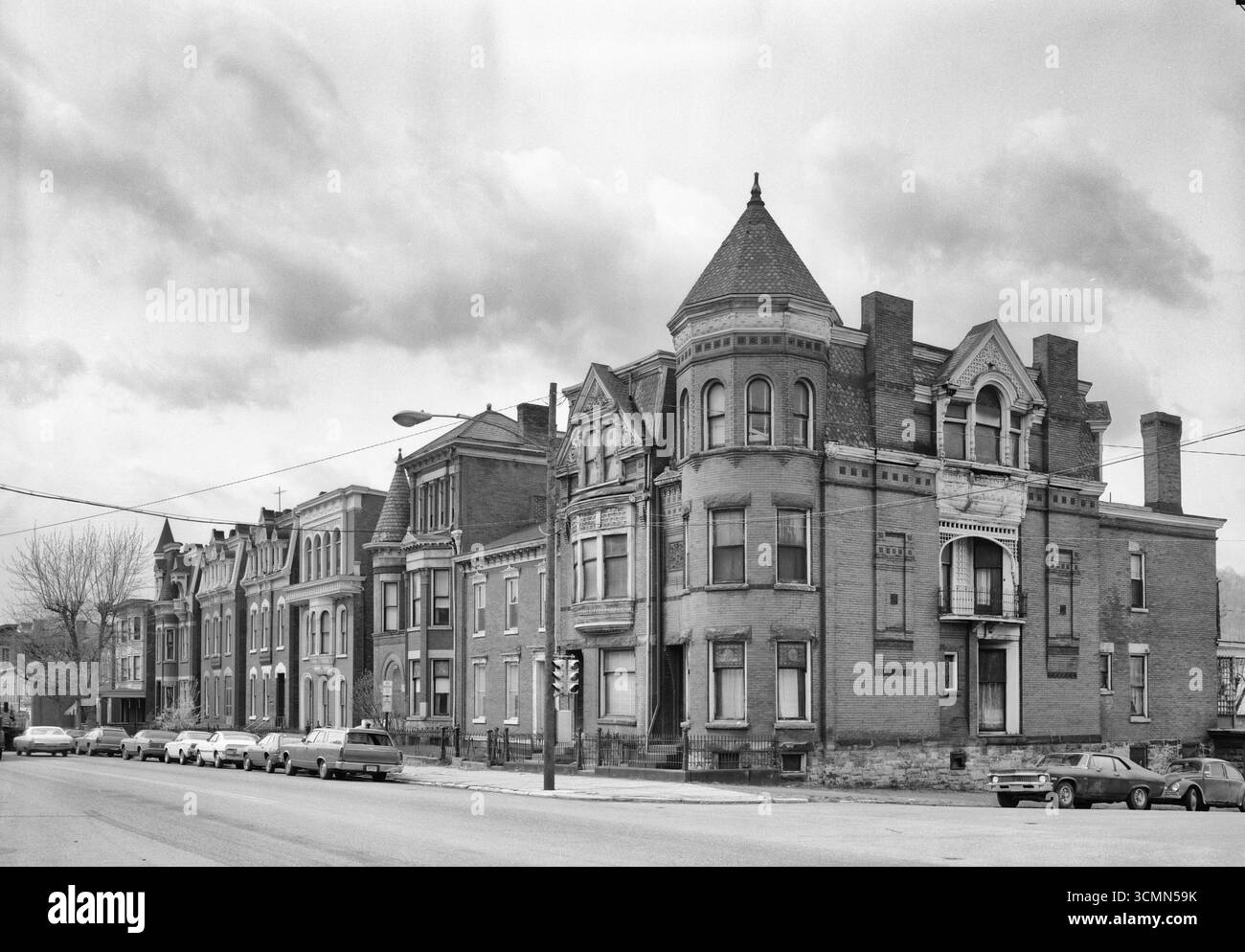 Chapline Street Row - distretto storico, 2301-2319 Chapline Street, Wheeling, Ohio County, WV, intorno al 1980 Foto Stock