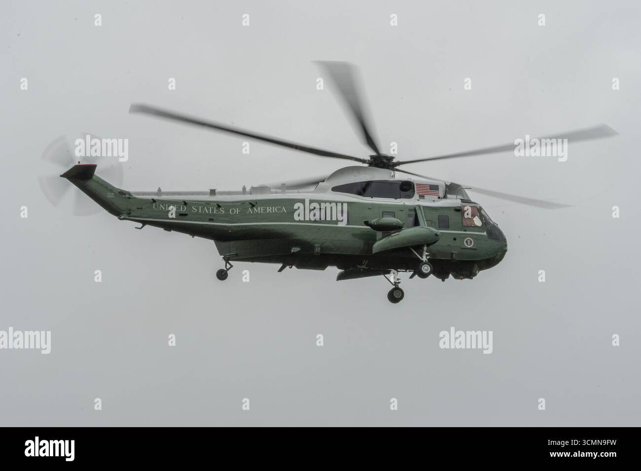 Londra, Regno Unito. 17 settembre 2025. La sicurezza è stretta a Winfield House, la residenza dell'ambasciatore americano a Regents Park, per la seconda visita di stato del presidente Donald Trump a Londra. Crediti: Guy Bell/Alamy Live News Foto Stock