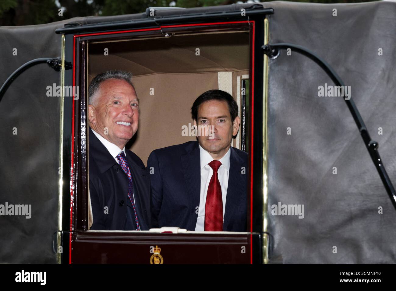 Il Segretario di Stato DEGLI STATI UNITI Marco Rubio e l'inviato speciale della Casa Bianca Steve Witkoff durante la processione in carrozza al Castello di Windsor, Berkshire, in vista della cerimonia di benvenuto il primo giorno della seconda visita di stato del Presidente degli Stati Uniti nel Regno Unito. Data foto: Mercoledì 17 settembre 2025. Foto Stock
