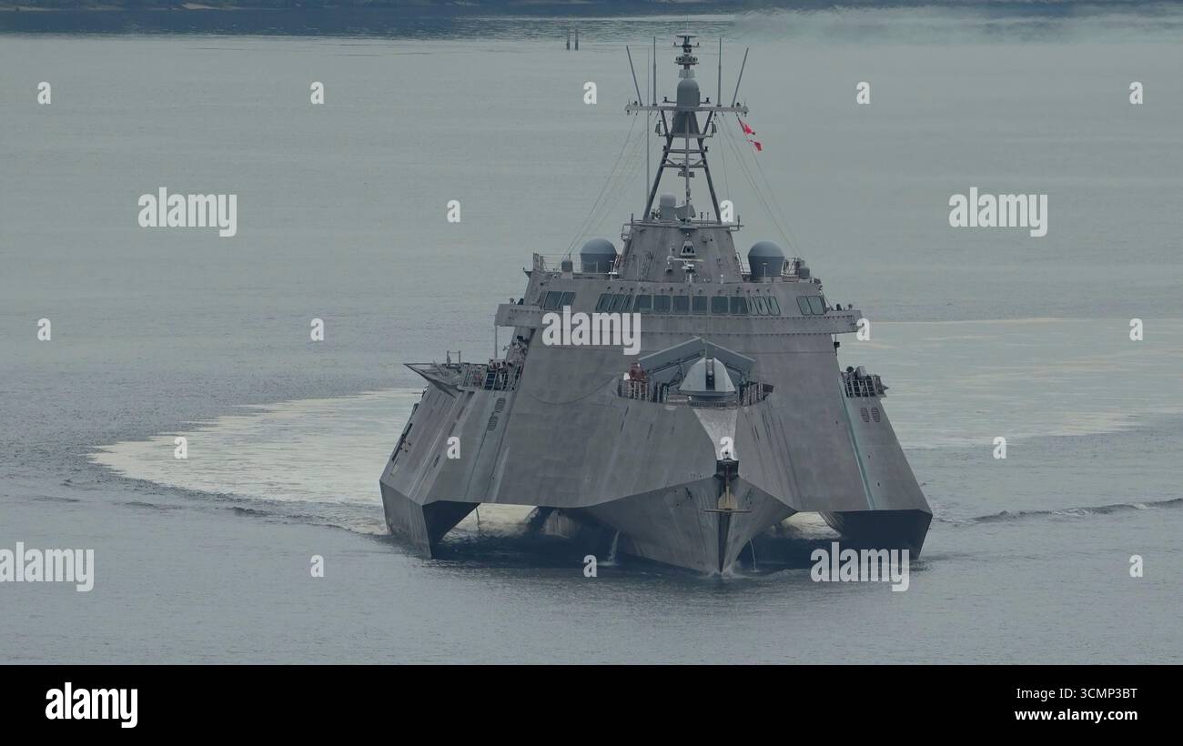 SINGAPORE - 17 SETTEMBRE 2025: La USS Cincinnati (LCS-20) è una nave da combattimento litorale della Marina degli Stati Uniti, classe Independence. Foto Stock