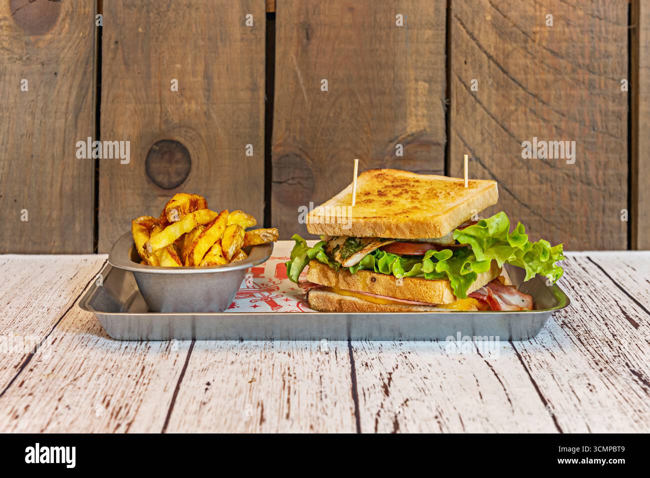 Panino foie Gras: pâté d'anatra, composta di fichi e rucola selvatica su pane di noci Foto Stock