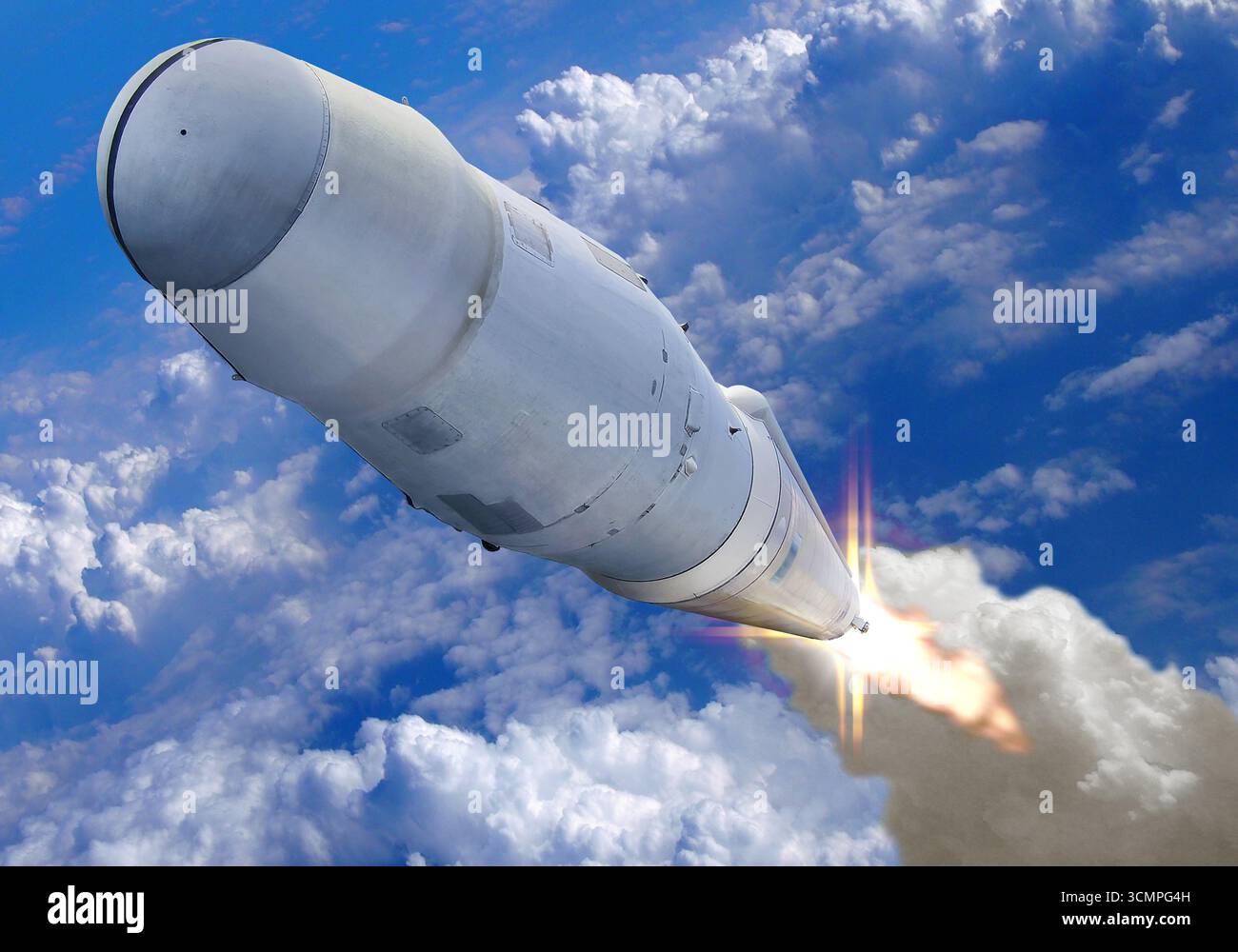 Il razzo spaziale decolla nello spazio. Foto Stock