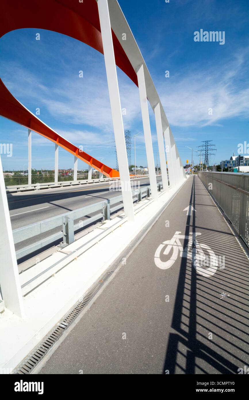 Il nuovo design innovativo del Commissioners Street Bridge, parte fondamentale del progetto di rivitalizzazione delle terre del porto di Toronto Foto Stock