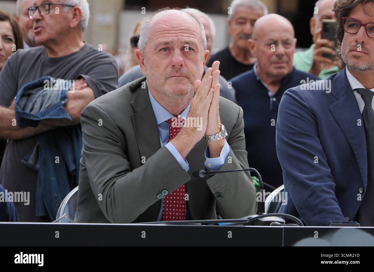 News - sorteggio per la Coppa Davis Round of 16 Teams la cerimonia di sorteggio per la Coppa Davis Tennis Round of 16 Teams, in programma a novembre a Bologna, vedrà la partecipazione del Ministro dello Sport Andrea Abodi, Presidente della Federazione Italiana Tennis Angelo Binaghi, Direttore del Torneo Feliciano Lopez, Assessore allo Sport per il comune di Bologna Roberta li Calzi e Coordinatore delle politiche sportive per la regione Emilia Romagna Gianmaria Manghi - Bologna, Italia, 17 settembre, 2025 - foto corrispondenza Bologna Piazza maggiore Italia Copyright: xCorrispondentexBolognax/xLiveMediax Foto Stock