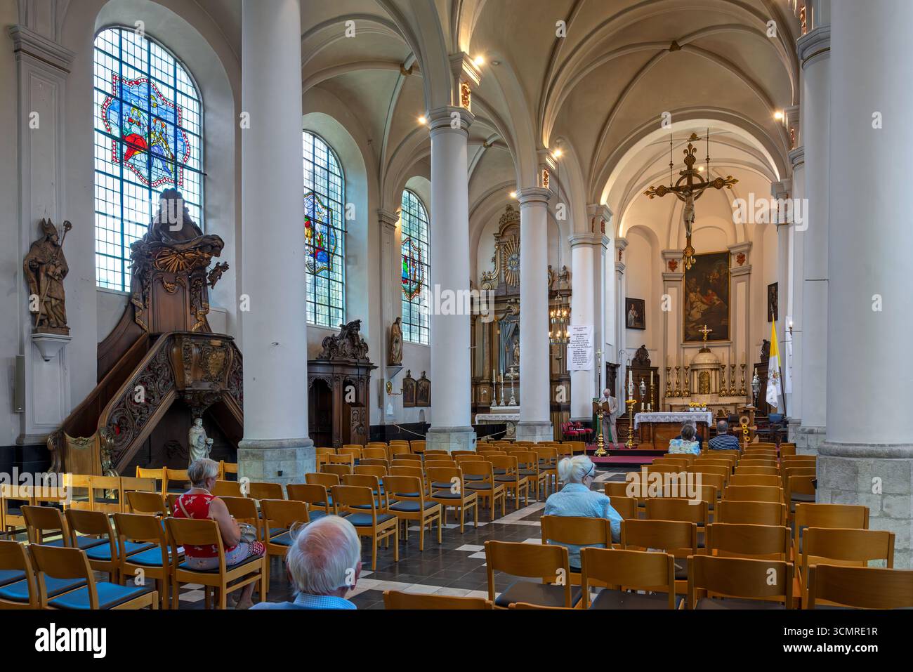Interno della chiesa di Sant'Egidio intra muros del XVIII secolo / Sint-Gillis-Binnenkerk nella città di Dendermonde / Termont, Fiandre orientali, Belgio Foto Stock