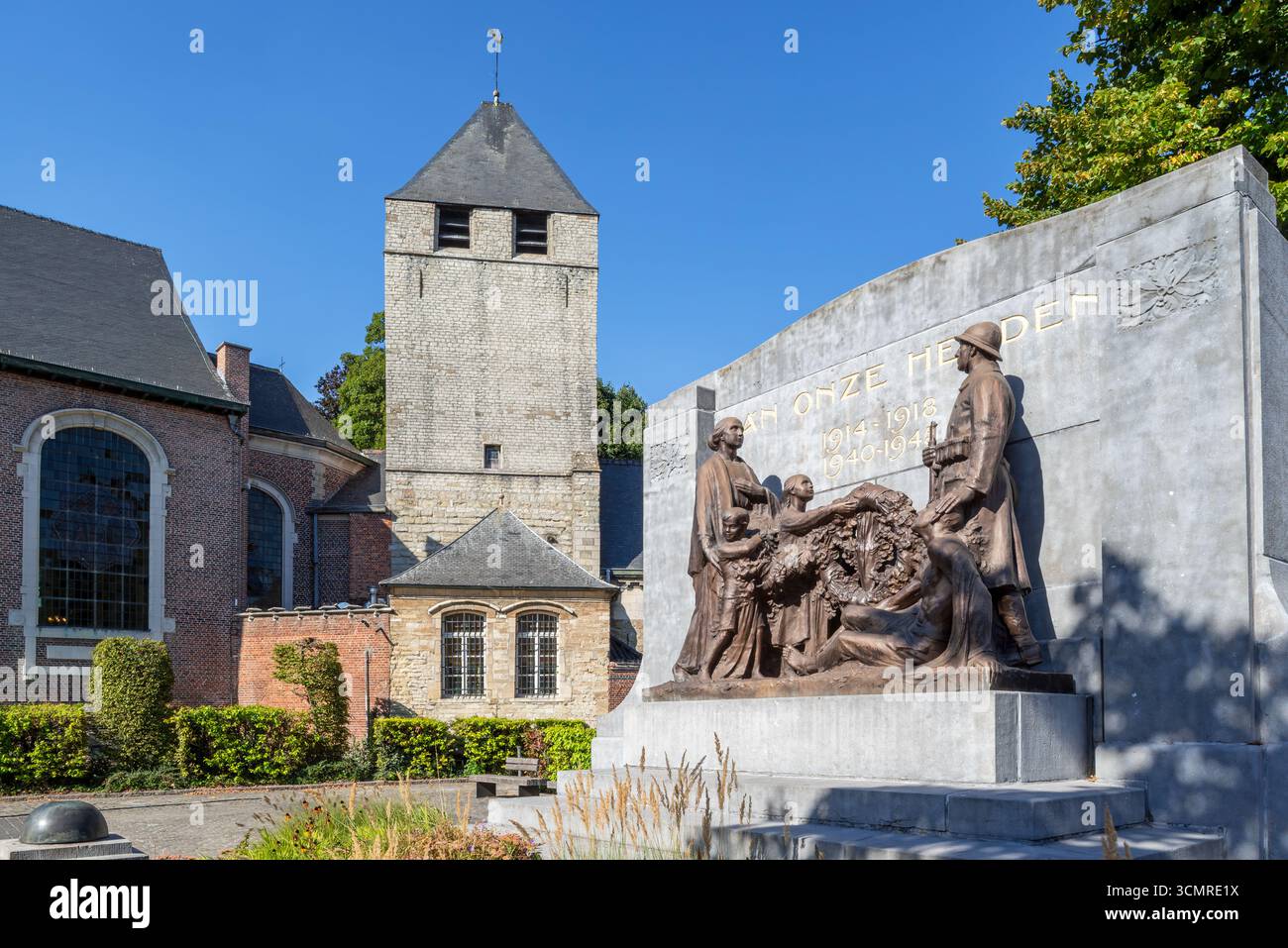 Torre quattrocentesca della Chiesa di Sant'Egidio intra muros / Sint-Gillis-Binnenkerk nella città di Dendermonde / Termont, Fiandre Orientali, Belgio Foto Stock
