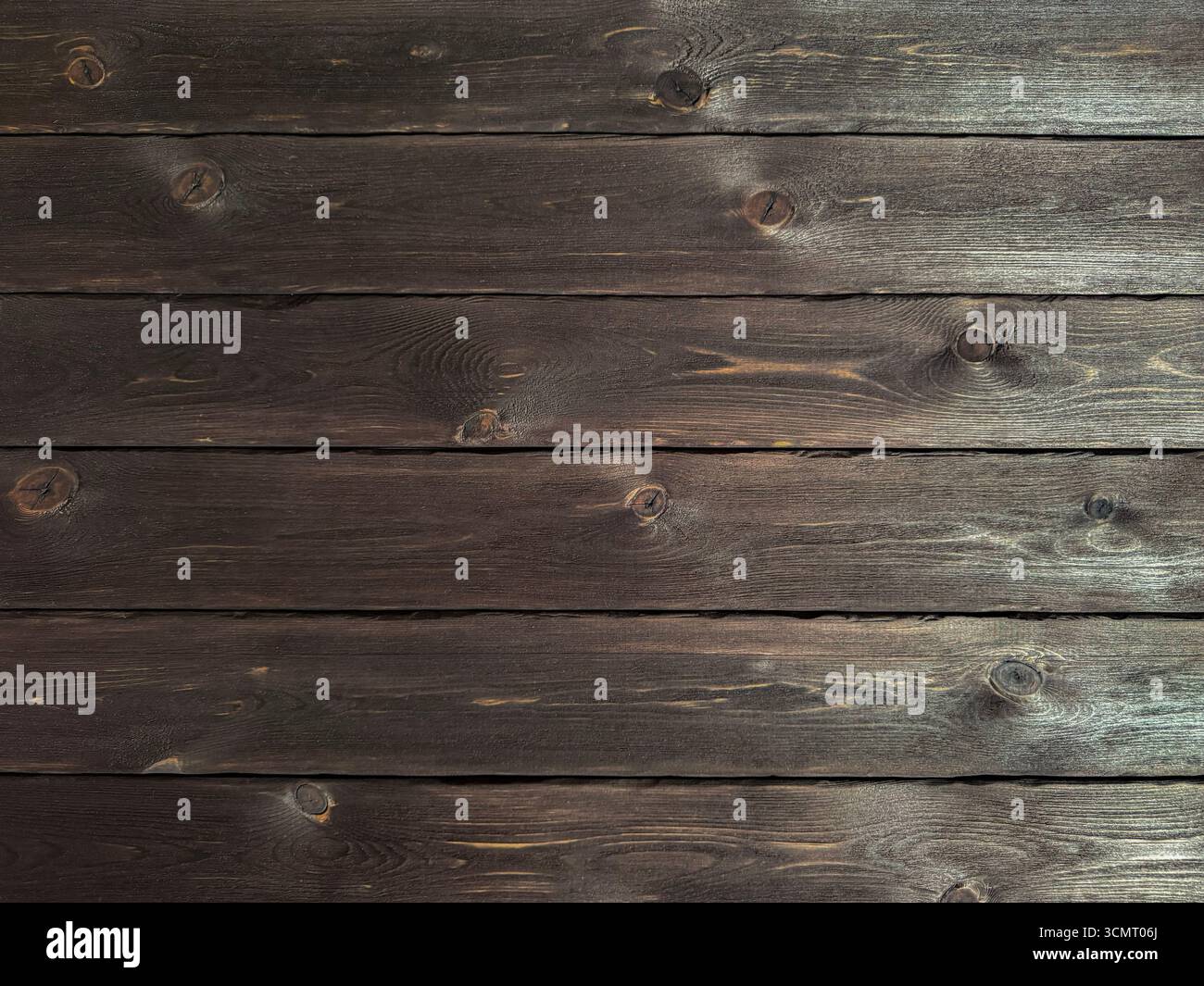 Struttura ad alta risoluzione di tavole di legno scuro con grana e nodi visibili. Ideale per l'uso in sfondi, mockup di prodotti, temi di design rustico, Web d Foto Stock Struttura ad alta risoluzione di tavole di legno scuro con grana e nodi visibili. Ideale per l'uso in sfondi, mockup di prodotti, temi di design rustico, Web d Foto Stock