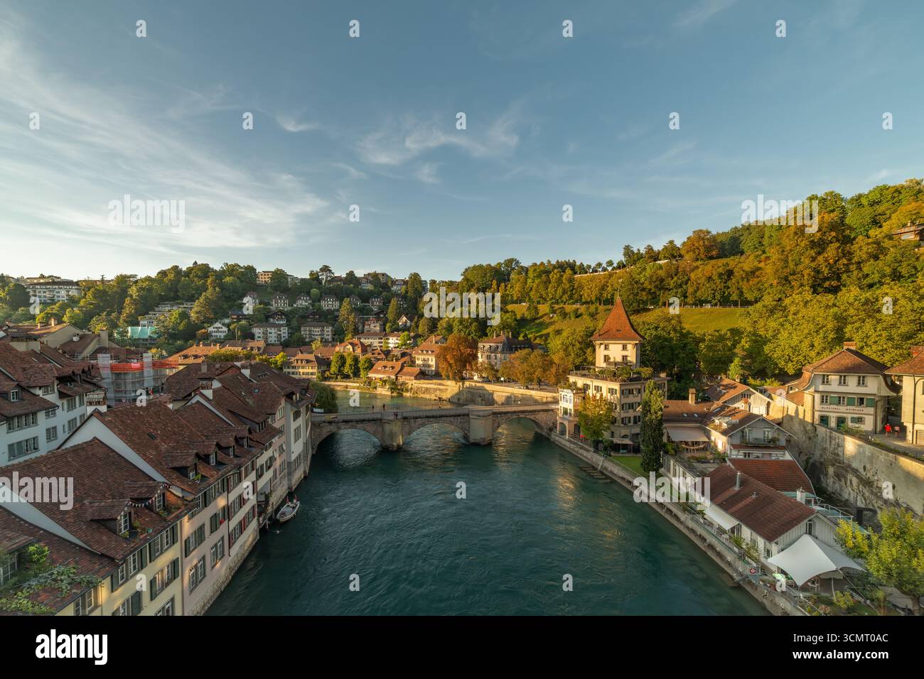 Capitale di un paese bellissimo in estate, giornate calde e soleggiate a Berna, Svizzera 09 07 2025 Foto Stock