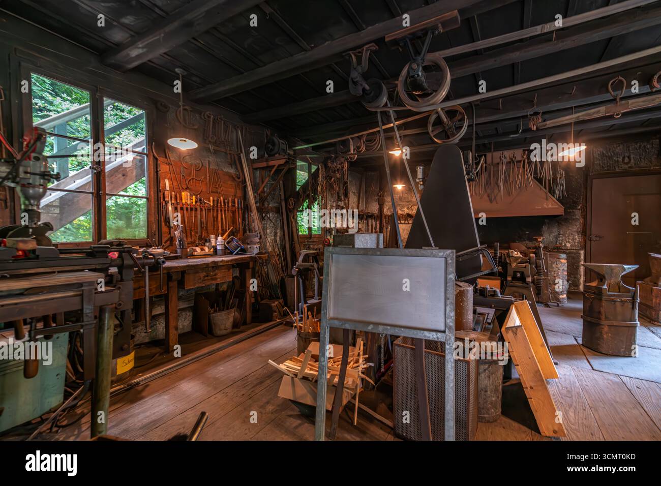 Museo all'aperto con interni di vecchie case rurali a Brienz Svizzera 09 09 2025 Foto Stock