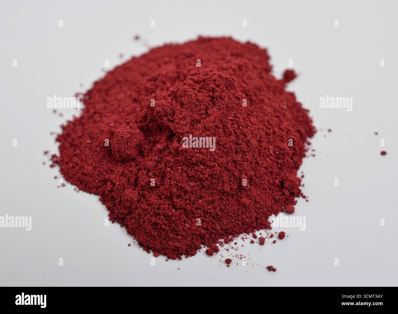 Il rosso fenolo, noto anche come fenolsulfonftaleina o PSP, è un indicatore di pH frequentemente utilizzato nei laboratori di biologia cellulare. Foto Stock