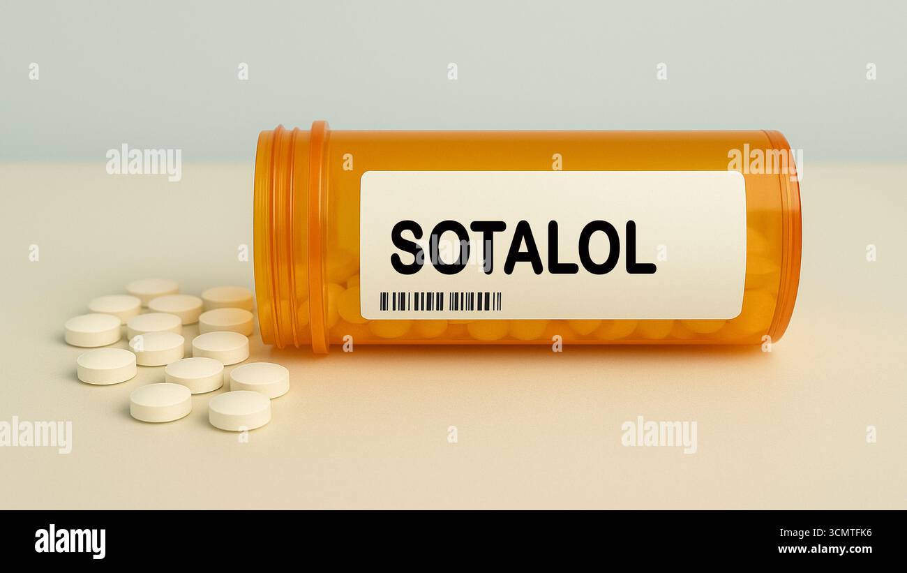 Scatola di compresse DI SOTALOLO su un tavolo della farmacia ospedaliera usato per trattare ritmi cardiaci irregolari un beta-bloccante e antiaritmico. Foto Stock