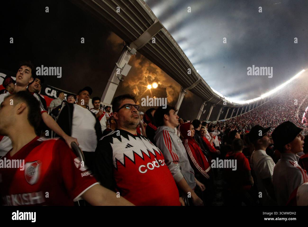 Argentina. 17.09.2025: Vista panoramica dello stadio Mas Monumental durante la partita dei quarti di finale della Coppa Libertadores (crediti: Néstor J. Beremblum/Alamy Live News) Foto Stock
